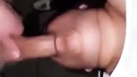 mi perra mamandoselo a otro
