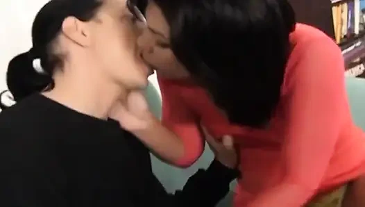 Latin amına sadece yarak itiliyor