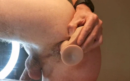 Anal dildo genç oğlan