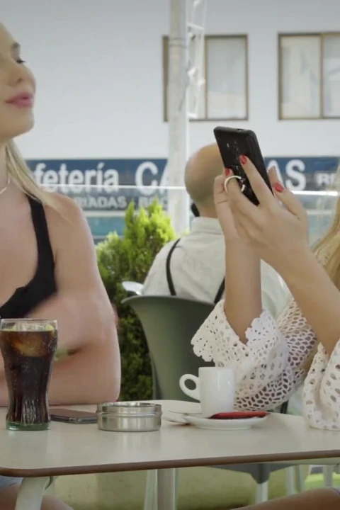 Alyssia Kent ve Mary Monroe sürpriz üçlü seks