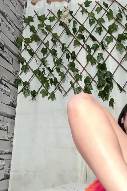 Возбужденные шлюшки лижут свои киски до оргазма