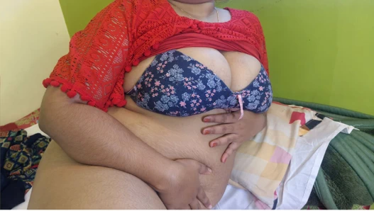 Hintli köylü yeni evli kadın domaltarak sert sikişiyor