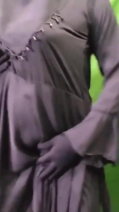 Захватывающий момент от "мусульманская хиджабская красивая бхабхи танцует и мастурбирует"