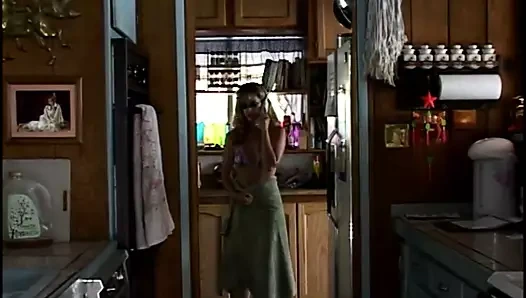 Sarışın evli kadın havuz kenarında büyük yarak emiyor