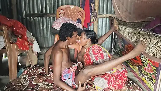 Hintli ev hanımı ki domaltarak sikişiyor