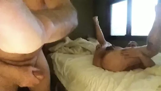 Kıçımda yine büyük bir horoz alıyorum!