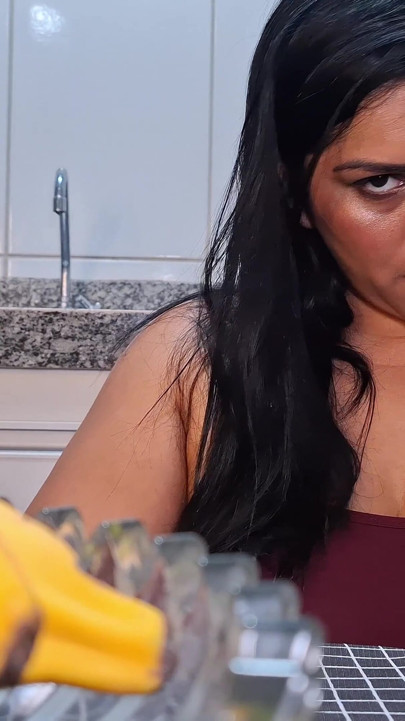 Nicoly Mattos mutfakta pijamalı: penis vajina, süt ağzında