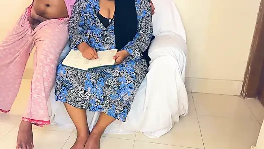 Arap büyük götlü seksi iri güzel kadın öğretmen ve öğrenci ebeveynleri evde yokken sikişiyor