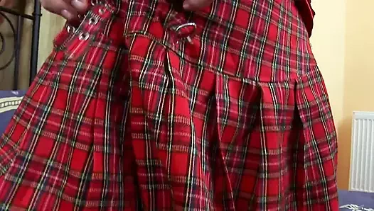 Açık saçlı azgın genç Rus kız ilk anal seksini yapıyor