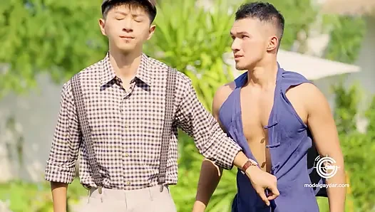 Zengin usta minnettar kaslı hizmetçinin vücuduna sahip oluyor