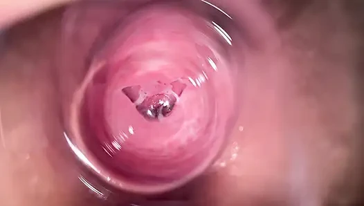 Üvey kız kardeşim genç kremsi amcığının derinliklerinde ne olduğunu gösteriyor