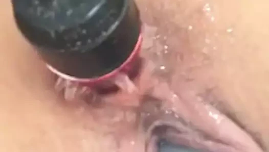 Oynuyor ona kedi ile yapay penis içinde ona göt