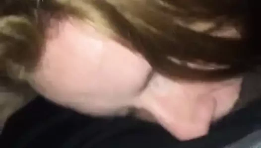 Kızıl saçlı yutuyor