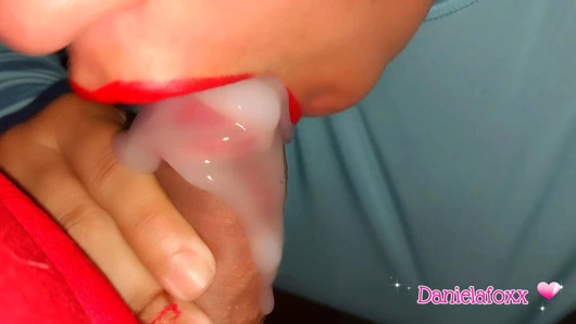 Kahretsin, yarağımı emiyor, inanılmaz!