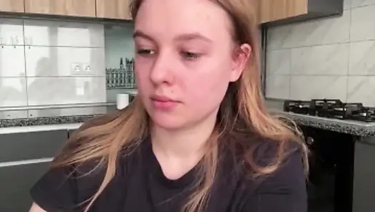 Jucielussie sabah mutfakta mastürbasyon yapıyor