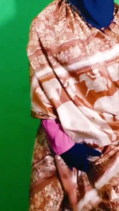 Çok güzel ve seksi bir sari giyen arkadaşının karısıyla seks | Bölüm 1