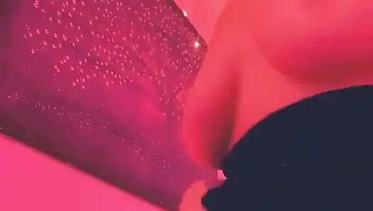 Çekinmeyen soyunma dürtüleri - kulüp eşyaları cızırtılı!