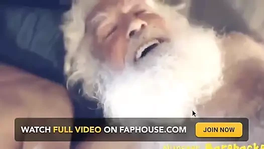 Çatısız üçleme - ilk kez, çöp pornosunda bir kült olan üç videonun hepsi bir arada! Keyfini!