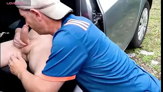 Otobanda eşcinsel bir yerde 3 adam filme alıyor