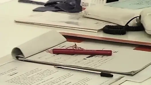 Azgın orta yaşlı seksi kadının iş görüşmesi ıslak anal sikişle bitiyor
