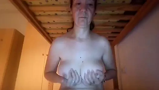 Yatakta azgın ve ateşliyim