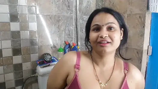 Üveyniece duşta üvey kızına ıslak sakso çekiyor - banyoda seks