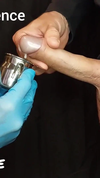 Обязательный для просмотра момент из "Эксперименты по объему спермы: часть 2 (время доения)"