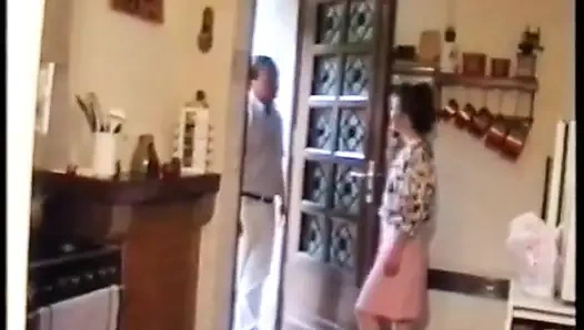 Olgun bir kız özel öğretmeni tarafından sikiliyor