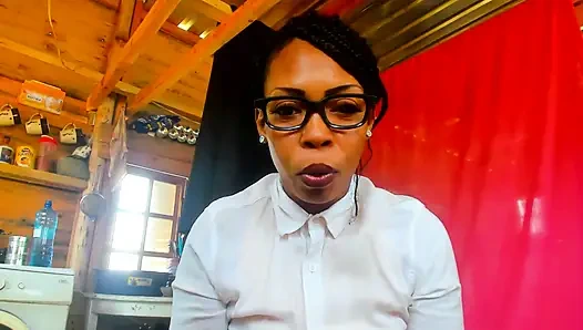 Rol yapma seks terapisti külotlu büyük götümde mastürbasyon yapmana yardım ediyor.