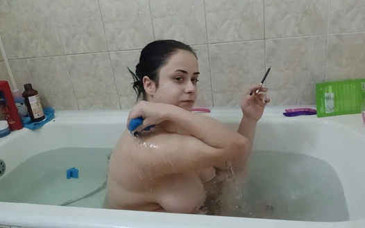 Küvette sigara içme - rahatlatıcı an