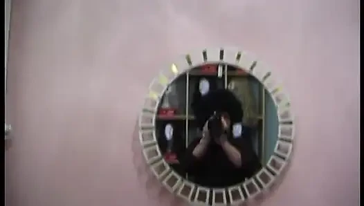 Zenci ateşli kız kıyafetlerini değiştiriyor