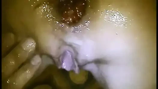 Sürtük evli kadın sarkıncaya kadar götüne yumruk sokuyor