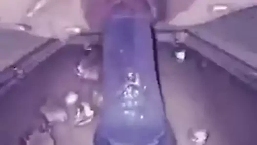 Oyuncak ile büyük yapay penis