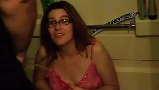 Olgun seviyor işemek