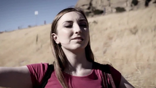 Çift otostopçu alır ve üçlü vardır