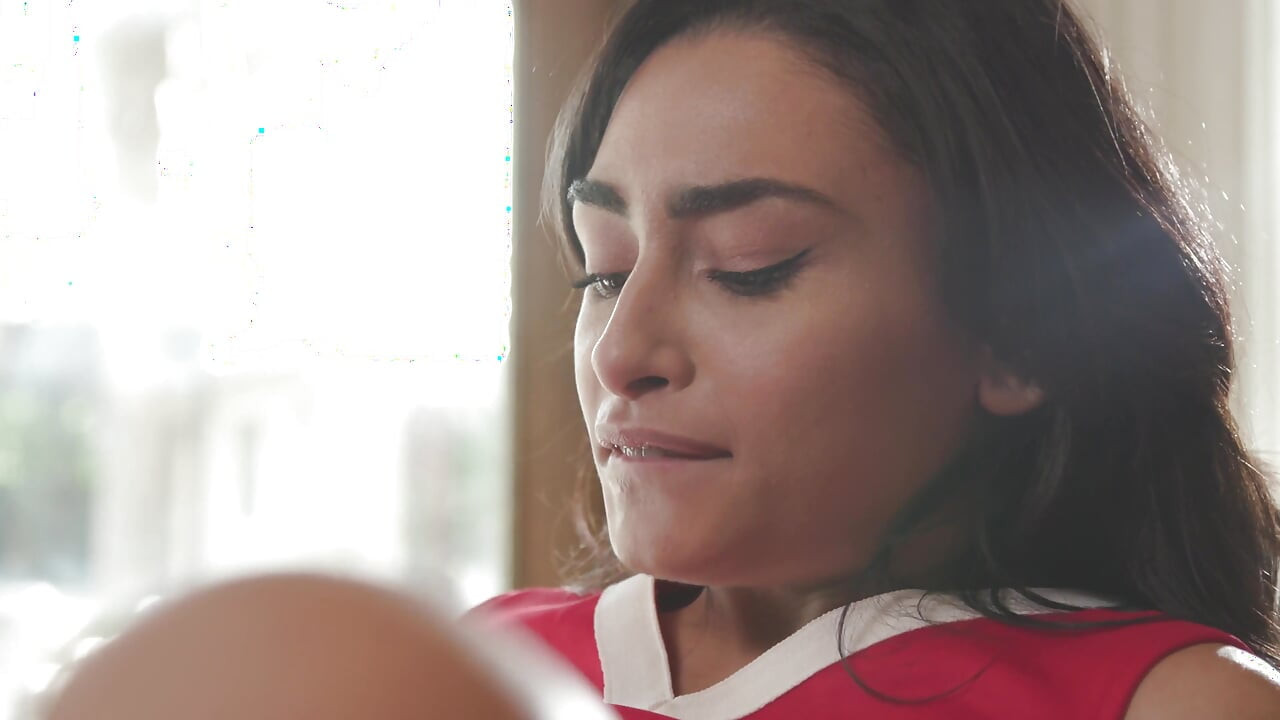 Vanessa Moon üniversite ödevini yaptıktan sonra biraz