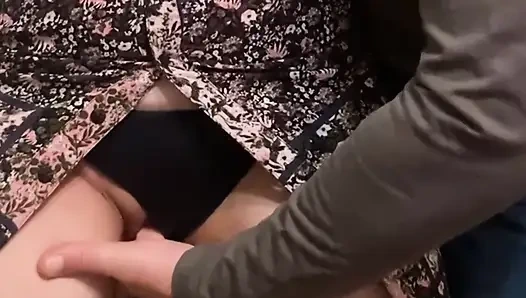 Sapık yaşlı adam şehir otobüsünde öğrencisinin amını ovuyor