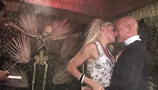 Cindy Behr ve Jasmine Webb ile üçlü seks partisi