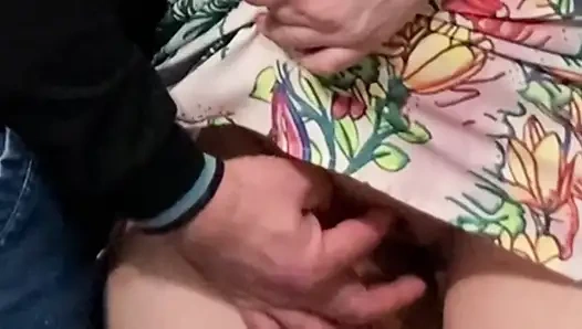 Metroda fantezi! Kız yabancı tarafından amını parmaklatıyor