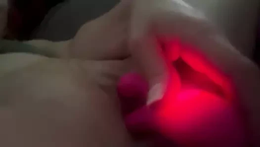 Erkek arkadaşım için amcığımla oynuyorum