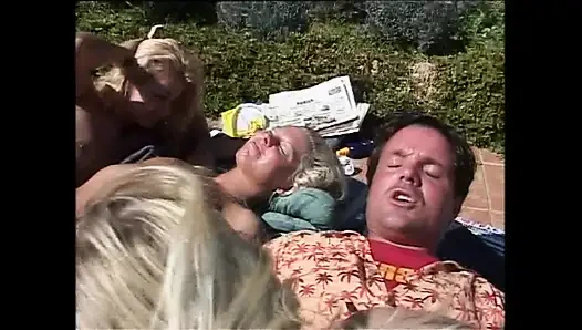 Sürtük sarışın bir fahişe için ilk kez sert anal seks