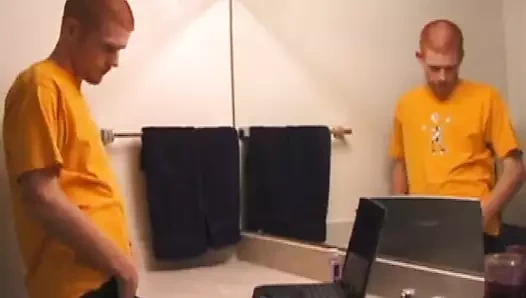 genç tristian kriko kapalı içinde banyo