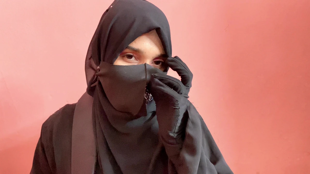 मेरी सेक्सी कॉलेज बेस्टी मेरे घर आती है जो बॉयफ्रेंड के बड़े लंड द्वारा चोदी जाती है