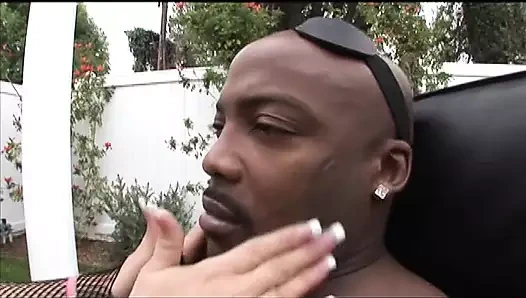 Slutty sarışın içinde deri alır bir dev siyah çük içinde ona göt sonra gets bir sıcak yüz