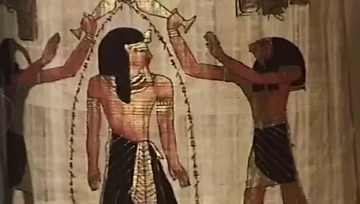 Seksten zevk alan ateşli ve azgın kadınların olduğu iki lezbiyen sahnesi