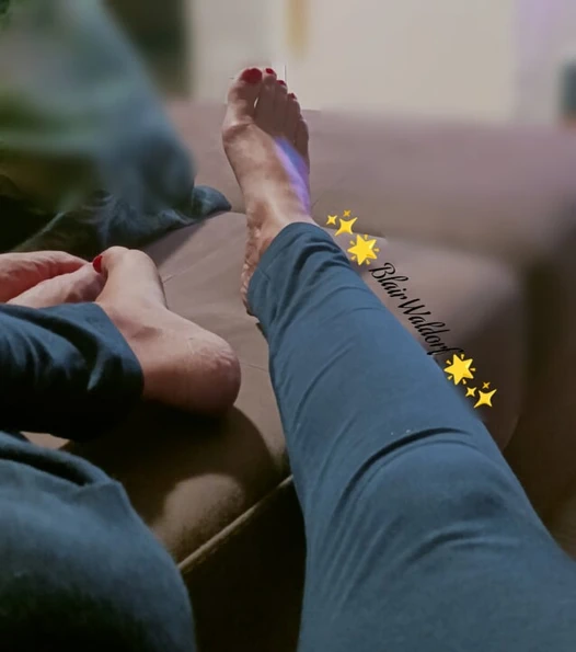 Tutkuyla banyoda peri ayakları kırmızı emaye