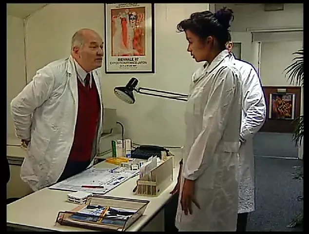 У доктора большие сиськи 2