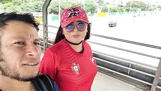 Eyalet köprüsünün dışında takılan güzel bir üniversite öğrencisiyle lezzetli anal seks.