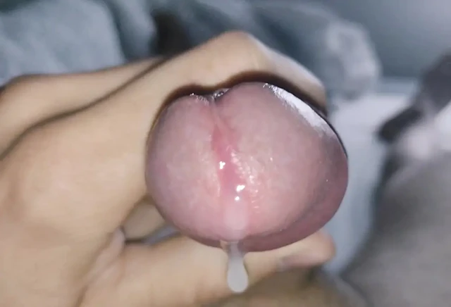 Sabah ereksiyonlarını seviyorum, her zaman güzel, zonklayan bir CUMSHOT ile bitiriyorum