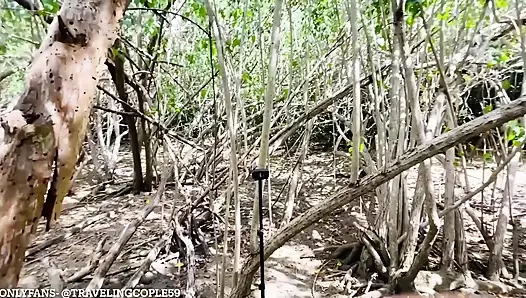 18 yaşındaki genç sürtük kullanılıyor ve sert sikiliyor